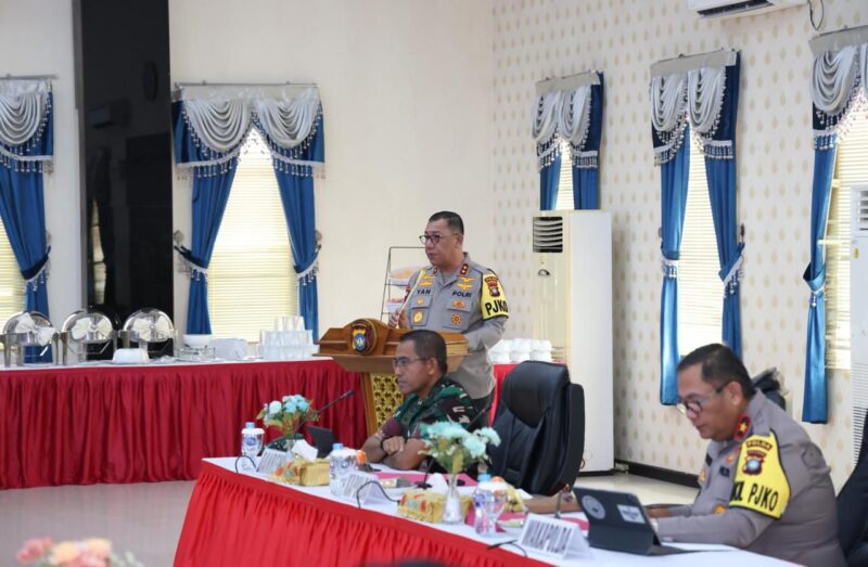 Kapolda Kepri Irjen Pol Yan Fitri Halimansyah saat memimpin rapat koordinasi persiapan pengamanan Pilkada di Kepri.Matapedia6.com/Dok Humas Polda