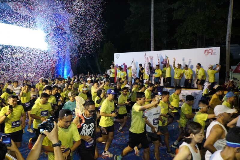  Dewan Komisaris dan Jajaran Direksi Telkom melepas peserta Digiland Run 2024 di Plaza Barat Gelora Bung Karno (GBK), Minggu (28/7). Foto:Telkom