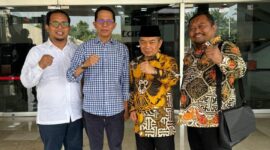 Amsakar Achmad saat bersilaturrahmi dengan Ketua Fraksi PKS DPR RI, Kyai Dr. H. Jazuli Juwaini beberapa waktu Lalu. Matapedia6.com/Laman fc Amsakar Ahmad