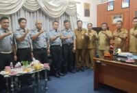 Kalapas Batam bersama Kadisdukcapil, Selasa (30/7). Foto:Dok/Lapas