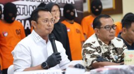 Wakil Direktur Reserse narkoba (Wadir resnarkoba) Polda Kepri AKBP Tidar Wulung Dahono saat memberikan keterangan pengungkapan kasus narkotika di Kepri, Selasa (30/7/2024) Matapedia6.com/ Luci