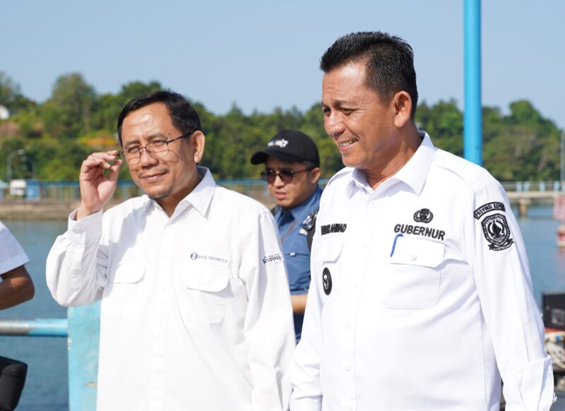 Wakil Ketua TPID Kepulauan Riau, Suryono bersama Gubernur Kepri Ansar Ahmad. Foto:Dok/BI