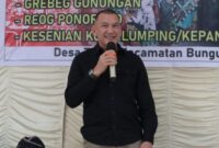 Wakil Bupati Natuna Rodhial Huda, memberikan kata sambutan sekaligus membuka kegiatan Pagelaran Seni di Desa Tapau Kecamatan Bungaran Tengah Natuna, Minggu (7/7/2024). Matapedia6.com/ Diskominfo