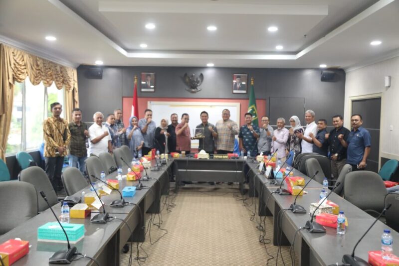 DPRD Batam bersama banggar dan Banmus DPRD Tanah Datar, Selasa (23/7). Foto:Dok/Humas DPRD