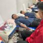 Petugas PLN tengah donor darah. Foto:Humas PLN