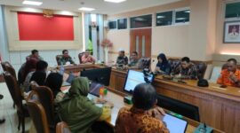 Sekretaris Daerah Kabupaten Natuna, Boy Wijanarko, melaksanakan rapat final persiapan yang dilaksanakan di Ruang Rapat Bupati Natuna, Kamis (1/8/2024). Matapedia6.com/Diskominfo