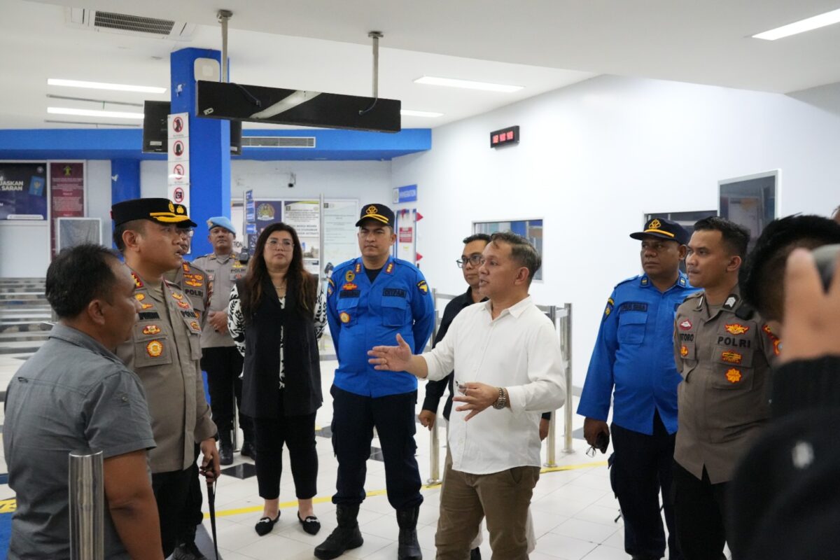 Direktur Pelabuhan bersama Kapolresta Barelang. Foto:Istimewa