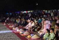 Menteri Pariwisata dan Ekonomi Kreatif, Sandiaga Salahuddin Uno menyaksikan pembukaan pagelaran budaya Dendang piwang di Alun-alun Pantai Piwang, Ranai, Natuna. Sabtu (3/8/2024) malam.