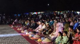 Menteri Pariwisata dan Ekonomi Kreatif, Sandiaga Salahuddin Uno menyaksikan pembukaan pagelaran budaya Dendang piwang di Alun-alun Pantai Piwang, Ranai, Natuna. Sabtu (3/8/2024) malam.