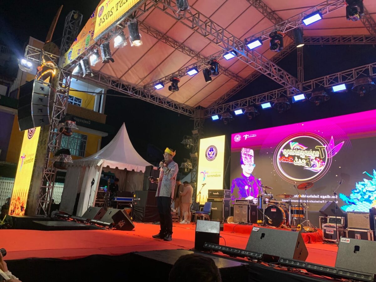 Menteri Pariwisata dan Ekonomi Kreatif (Menparekraf) RI Sandiaga Uno saat memberikan sambutan sekaligus membuka kegiatan Event Tanjungpinang Fest 2024 di Jalan Merdeka Kota Tanjungpinang, Provinsi Kepri, Minggu (4/8/2024).