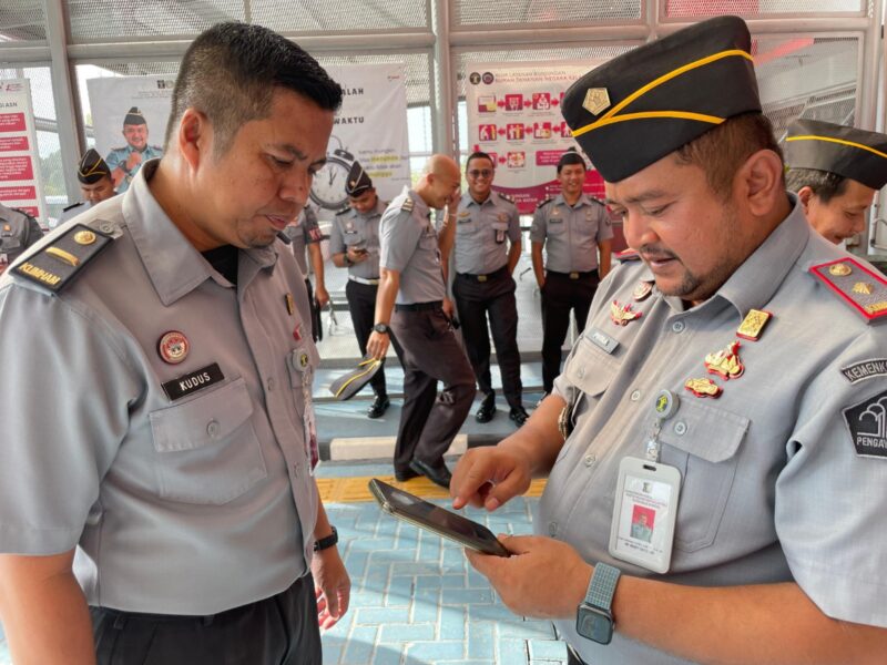 Karutan Batam periksa HP seluruh pegawai cegah judi online Senin (5/8). Foto:Dok/Rutan Batam