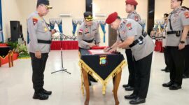 Kapolda Kepri Irjen Pol Yan Fitri Halimansyah saat memimpin serah terima jabatan pejabat Utama Polda Kepri, di di gedung Lancang kuning Polda Kepri, Jumat (9/8/2024).Matapedia6.com/Dok Humas Polda