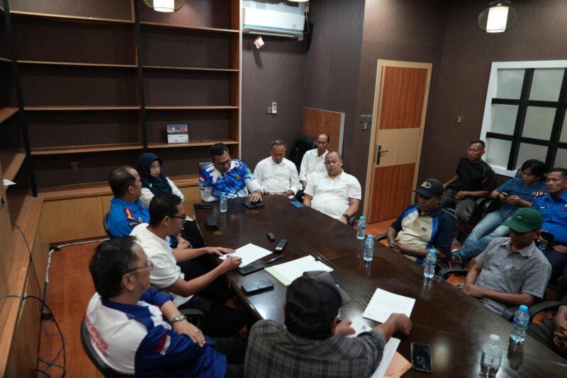 BP Batam saat bersama warga. Foto:Istimewa