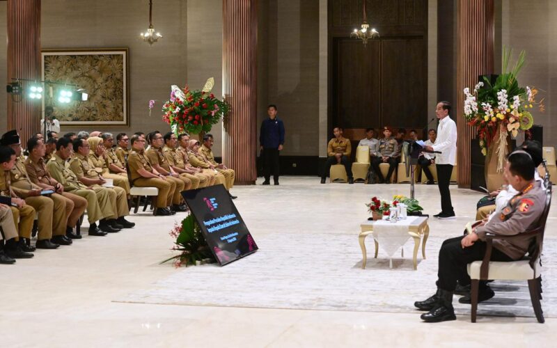 Presiden RI Joko Widodo berikan pengarahan kepada seluruh kepala Daerah se luruh Indonesia di Istana Negara, Ibu Kota Nusantara (IKN), Provinsi Kalimantan Timur pada Selasa, (13/8/2024). Matapedia6.com/Diakominfo Kepri