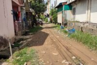 Perumahan Fanindo, RT3 RW6 Batu Aji, Batam mengeluhkan kondisi jalan pemukiman yang rusak parah, Selasa (13/8). Foto: Istimewa