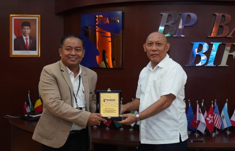 Wahjoe Triwidijo Koentjoro bersama Dadang Syarif Sihabudin Sahid. Foto:Dok/Humas BP Batam