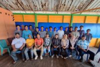 Ketua Nasdem Anambas  jaket hitam. Foto:Istimewa