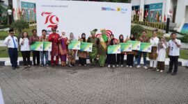 PLN Batam bagikan BPJS Kesehatan sampena HUT RI ke-79. Foto:Dok/PLN