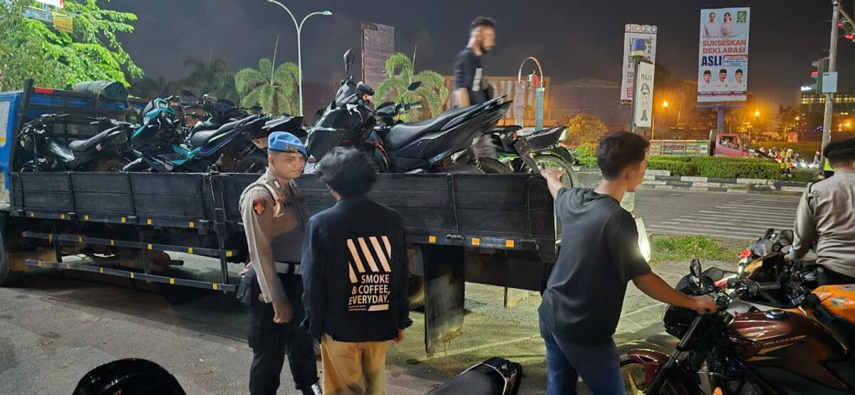 Sebanyak 191 unit motor diangkut ke Polresta Barelang hasil razia cipta kondisi di Kota Batam, Minggu (18/8/2024). Matapedia6.com/Dok Polres