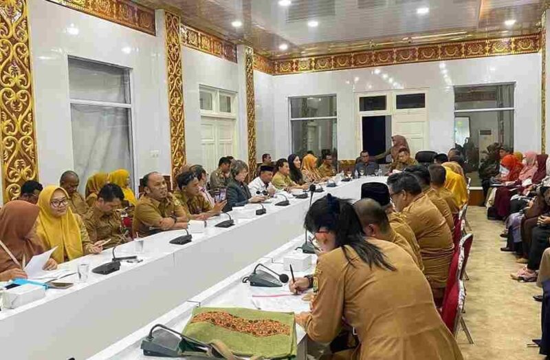 Penjabat (Pj) Wali Kota Tanjungpinang Andri Rizal Siregar memimpin Rapat opti.alisasi pencapaian PIN Polio di Kota Tanjungpinang, Selasa (20/8/2024). Matapedia6.com/ Diskominfo