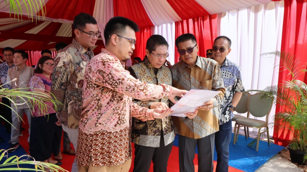 (Dari sebelah Kiri) Patrick Aritonang, Gavin Ang, Dr.Mohamad Maliki Bin Osman, Johanes Kennedy, Sudirman Saad. Foto:Dok/Panbil