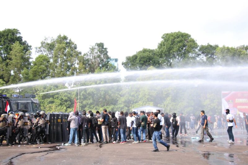 Polresta Barelang bersama Polda dan Brimob Polda Kepri, gelar latihan Sistem Pengamanan Kota (Sispamkota), dalam rangka pengaman Pilkada Serentak di Kota Batam, Kamis (22/8/2024). Matapedia6.com/Dok Polresta
