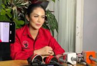 Kris Dayanti saat melakukan konsfrensi pers di kediamannya menyatakan sikap siap maju jadi wali Kota Batu, Jumat (23/8/2024). Matapedia6.com/ Istimewa