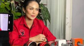 Kris Dayanti saat melakukan konsfrensi pers di kediamannya menyatakan sikap siap maju jadi wali Kota Batu, Jumat (23/8/2024). Matapedia6.com/ Istimewa