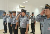 Pegawai Lapas Kelas IIA Batam  ikut apel bersama Menteri Hukum dan HAM, serta mendengarkan arahan dari menteri Hukum dan HAM secara virtual, Senin (26/8/2024). Matapedia6.com/Dok Lapas