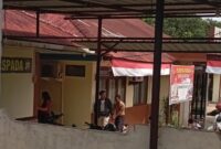 Pelaku saat diamankan di Polsek Batu Aji, Senin (26/8). Foto:rega/matapedia