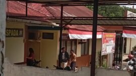 Pelaku saat diamankan di Polsek Batu Aji, Senin (26/8). Foto:rega/matapedia