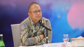 Direktur Keuangan dan Manajemen Risiko Telkom Heri Supriadi dalam acara Public Expose Live 2024 di Jakarta, Senin (26/8). Foto:Telkom