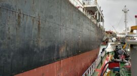 Kapal yang isi LSFO di Batam, Selasa (27/8). Foto:Dok/Pertamina
