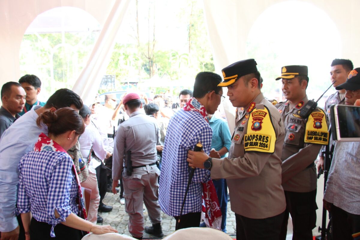 Polresta Barelang menurunkan 103 personel yang bertugas untuk menjaga dan mengawasi jalannya pendaftaran di KPU Kota Batam, Selasa (27/08/2024). Matapedia6.com/Dok Polresta