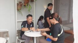 Subditgakkum Ditpolairud Polda Kepri saat melakukan penangkapan pelaku pengiriman PMI Ilegal di Batam Centre, Rabu (28/8/2024). Matapedia6.com/Dok Humas Polda