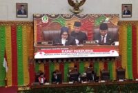 Asnawati Atiq ketua Sementara DPRD Kota Batam saat memimpin rapat paripurna usai pelantikan anggota DPRD Kota Batam priode 2024-2029. Matapedia6.com/Luci