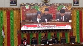 Asnawati Atiq ketua Sementara DPRD Kota Batam saat memimpin rapat paripurna usai pelantikan anggota DPRD Kota Batam priode 2024-2029. Matapedia6.com/Luci
