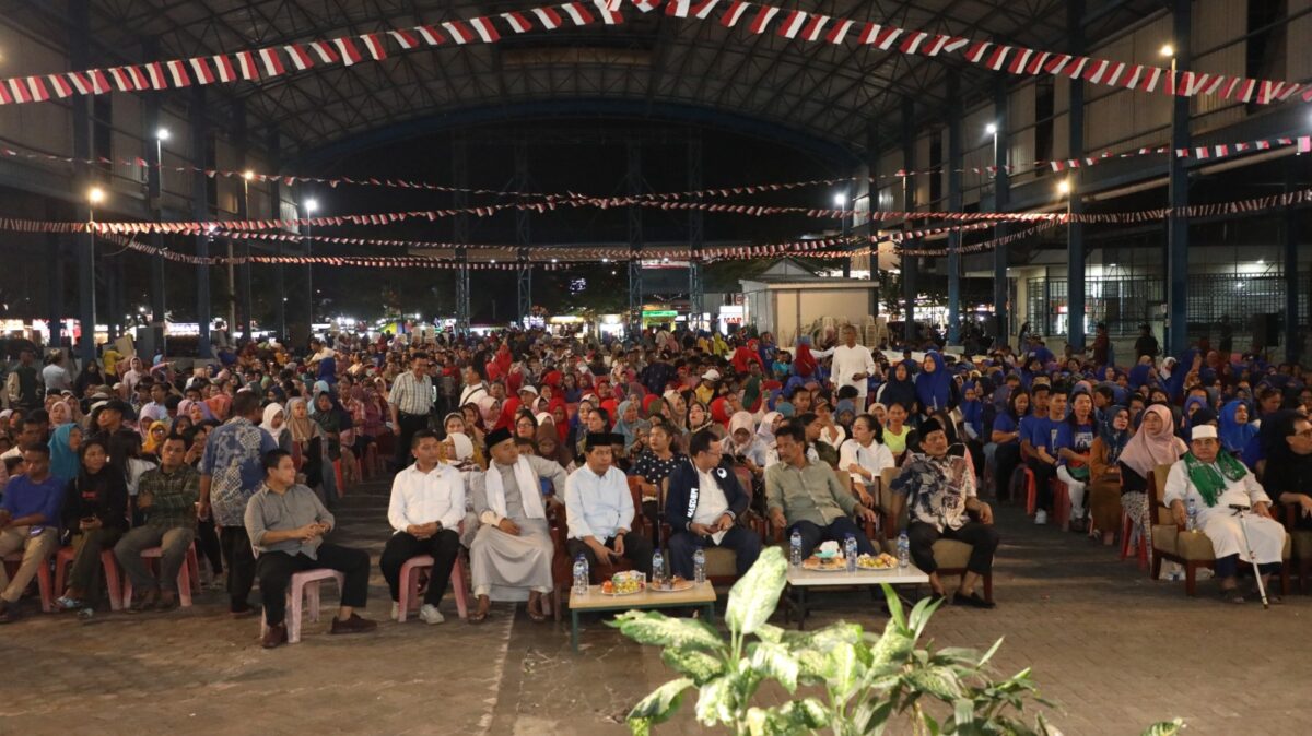 Ribuan Relawan dan Masyarakat Hadiri Deklarasi Rudi-Rafiq di SP Plaza Sagulung, Kamis (29/8). Foto:DN/matapedia