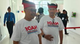 Nuryanto - Hardi Selamat Hood jalani pemeriksaan kesehatan di RSBP mengenakan tanjak dan celana training serta kaos oblong bertuliskan Nadi, Sabtu (31/8/2024). Matapedia6.com/Luci