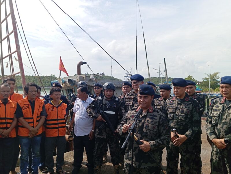 Direktur Jenderal Pengawasan Sumber Daya Kelautan dan Perikanan (PSDKP), Dr Pung Nugroho Saksono, (Ipunk) saat konferensi pers di PSDKP Batam, Rabu (21/8/2024). Foto:rega/matapedia