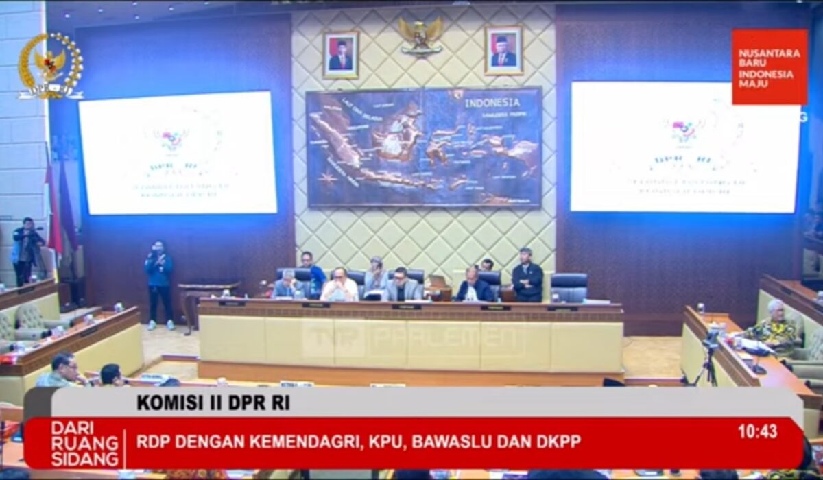 Komisi II DPR RI bersama KPU RI, Bawaslu RI, DKPP RI dan pemerintah gelar Rapat Dengar Pendapat (RDP) revisi Peraturan KPU (PKPU) Nomor 8 tentang Pencalonan Kepala Daerah, di Kantor DPR RI Senayan, Minggu (25/8/2024) Matapedia6.com/Screen shot Youtube DPR RI