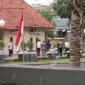 Penyidik KPK keluar dari pendopo rumah bupati Situbondo, Jawa Timur Indonesia, Rabu (28/8/2024) Matapedia6.com/ Nett