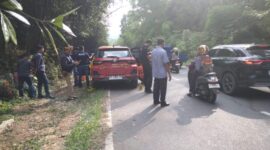 Petugas kepolisian melakukan penyidikan di lokasi. Dugaan perampokan di jalan Gajah mada Sei Ladi Kota batam, Selasa (24/9/2024). Matapedia6.com/Luci