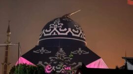Kubah Masjid Agung Raja Hamidah diterjang angin kencang, Selasa (17/9) malam. Foto:Istimewa