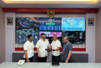 SVP Corporate Communication & Investor Relation Telkom Ahmad Reza (kedua dari kiri), EVP Teritorry III Telkom Infrastruktur Indonesia (TIF) Gaeanri Situmorang (kedua dari kanan), GM Witel Bali Ismono Adi Jatmiko (paling kanan) saat meninjau kesiapan layanan & infrastruktur telekomunikasi yang andal dan prima untuk mendukung gelaran High Level Forum on Multi Stakeholder Partnership & Indonesia Africa Forum 2024 di Posko TelkomGroup STO Nusa Dua, Bali, Sabtu (31/8).Foto:Telkom/matapedia