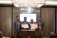 Direktur Wholesale & International Service Telkom Bogi Witjaksono (Paling Kiri), Direktur Utama Telin Budi Satria Dharma Purba (Kedua dari Kiri), Director & Chief Business Officer Indosat Ooredoo Hutchison Muhammad Buldansyah (Kedua dari Kanan), dan SVP Head of Wholesale and Carrier Account Indosat Nicholas Soo (Paling Kanan) pada penandatanganan Nota Kesepahaman (MoU) pengembangan Indonesia Cable Express System 2 (ICE System 2) antara PT Telekomunikasi Indonesia International (Telin) dan Indosat Ooredoo Hutchison (IOH), Rabu (28/8). Foto:Telkom