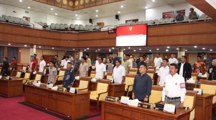 Anggota DPRD Kota Batam gelar rapat paripurna Perdana agenda kelengkapan Dewan atau Pembentukan dan penetapan Fraksi-fraksi DPRD Kota Batam masa jabatan 2024-2029, di ruang sidang utama kantor Dewan, Kamis (5/9/24). Matapedia6.com/Dok Sekwan