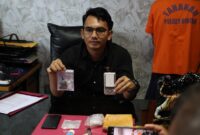 Kasat Narkoba Polres Bintan Iptu Davinsi Josie Sidabutar saat menunjukkan barang bukti hasil penindakan peredaran Narkoba di Bintan, Kamis (5/9/2024). Matapedia6.com/ Dok Polres Bintan