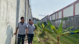 Kalapas Batam saat cek troling pada Jumat (6/9). Foto:Dok/ Lapas