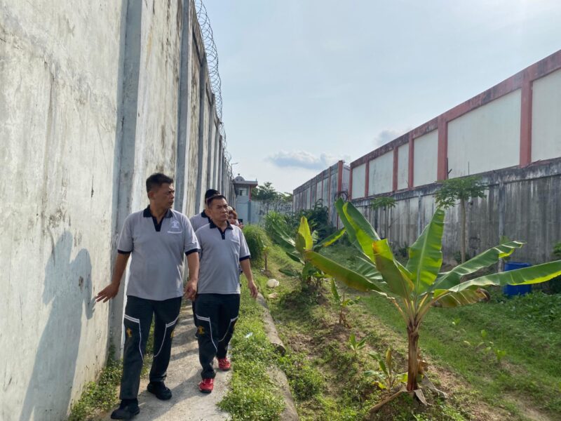 Kalapas Batam saat cek troling pada Jumat (6/9). Foto:Dok/ Lapas